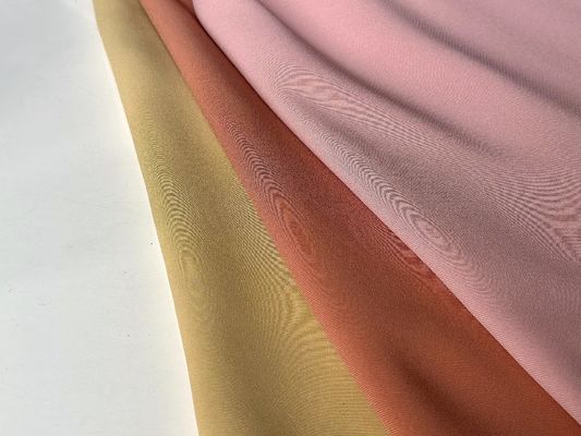 96% Polyester 4% Spandex Farbgebundene Brokatgewebe für Frauen Textilien