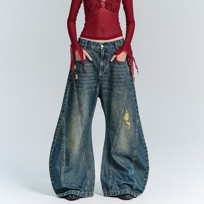 Streetwear Mode Y2K Stil Breite gerade Beine Fit Denim Jeans mit Loch Dekoration