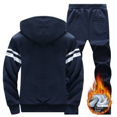Verdicktes Kapuzen-Sweatshirt und tragbare Sportanzug für Männer im Freien