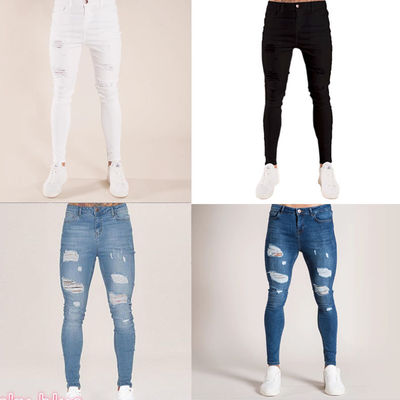 Kleine Jeans für Männer mit Dekorationstaschen