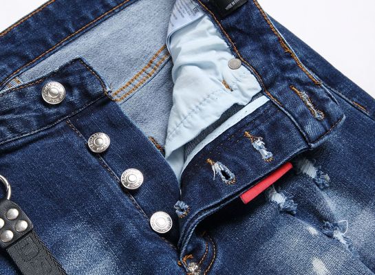Kleine Jeans für Männer mit digitalen Aufklebern