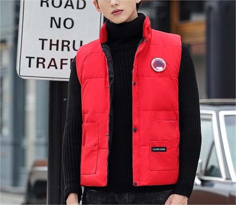 Aufgedruckte weiße Entenhülse Bodywarmer Regelmäßige Länge Outdoor-Taktische Weste für Männer